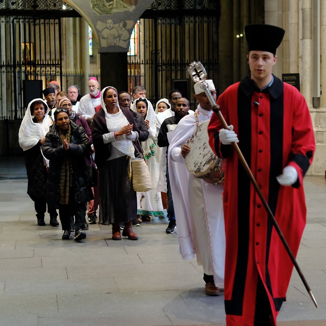 Andacht mit geflüchteten Menschen am 28. September 2024 im Kölner Dom (c) Robert Boecker