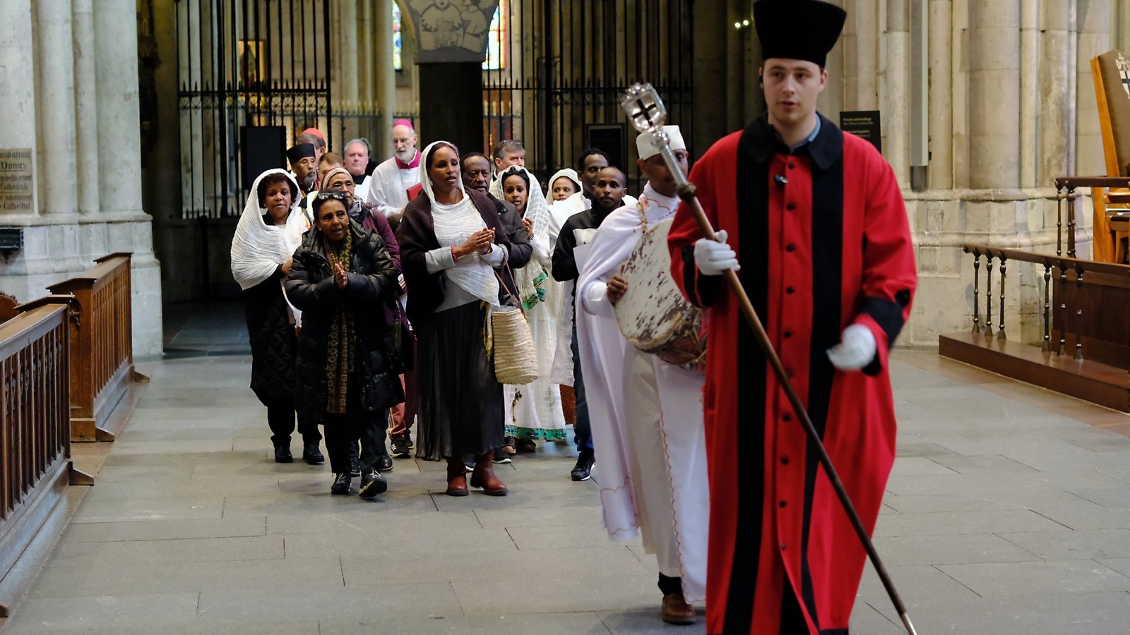 Andacht mit geflüchteten Menschen am 28. September 2024 im Kölner Dom (c) Robert Boecker